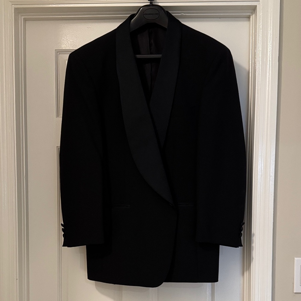 Tuxedo Black 44R, 36 W 31” L Classic Design